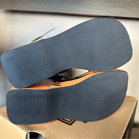 NWT Y2K Harley Davidson Black and Orange Flame Wedge Sandals - Picture 5 of 8